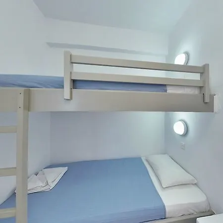 Agnanti Milos To Let 3* Adamantas (Milos)